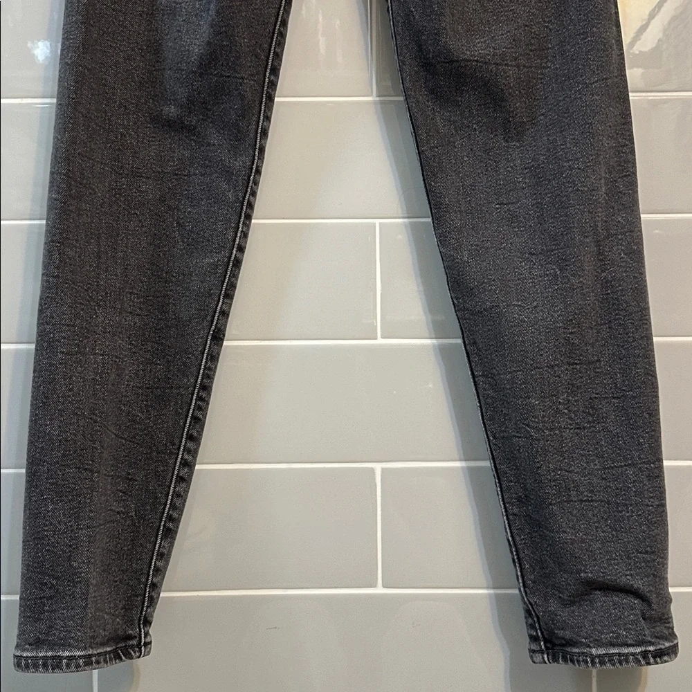 Levi’s High Rise Tapered Jeans - Picture 13 of 17